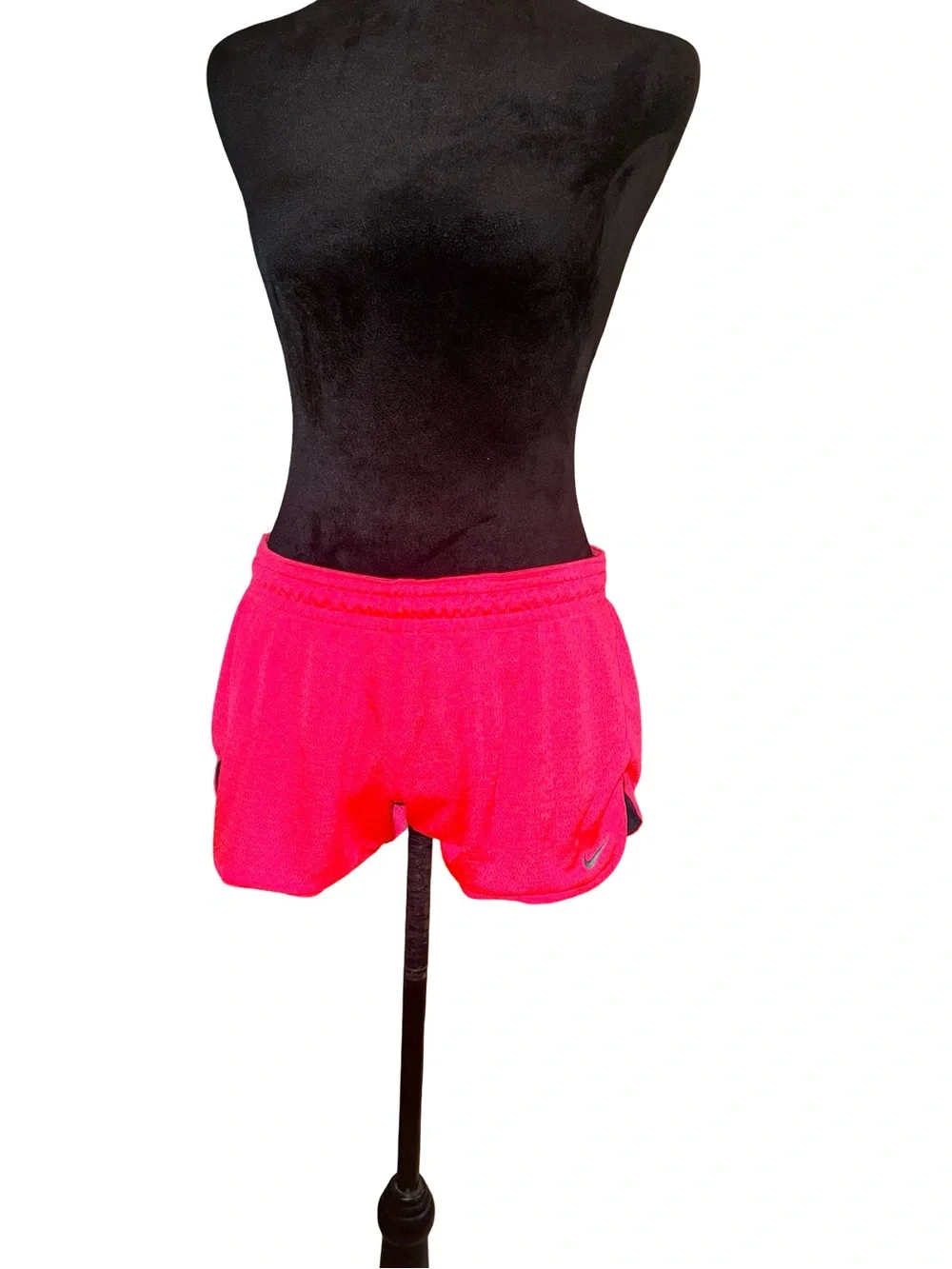 Y2K neon pink Nike‎ Dri-Fit mesh shorts feature a black inner lining sz S